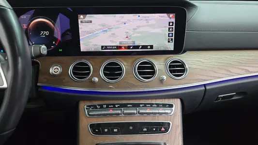 Mercedes-Benz E-Class W213 E220d 4MATIC 2021 12