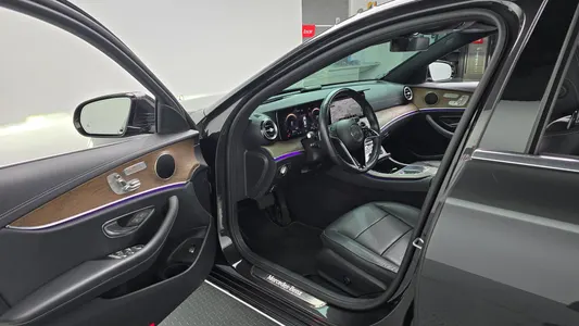 Mercedes-Benz E-Class W213 E220d 4MATIC 2021 10