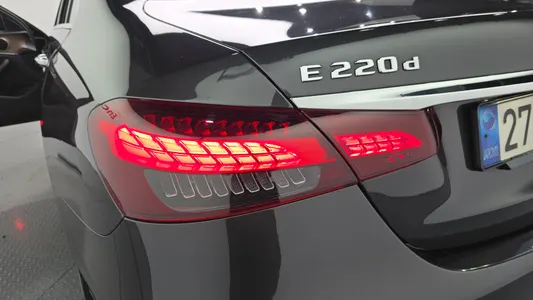 Mercedes-Benz E-Class W213 E220d 4MATIC 2021 23