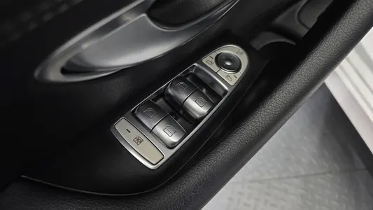 Mercedes-Benz E-Class W213 E220d 4MATIC AMG Line 2022 14