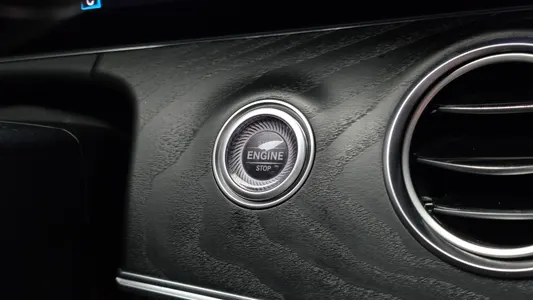 Mercedes-Benz E-Class W213 E220d 4MATIC AMG Line 2022 18