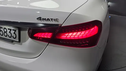 Mercedes-Benz E-Class W213 E220d 4MATIC AMG Line 2022 23