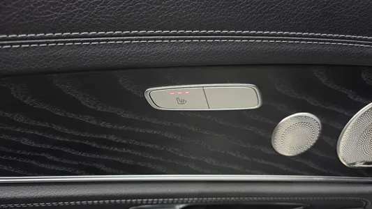 Mercedes-Benz E-Class W213 E220d 4MATIC AMG Line 2022 31