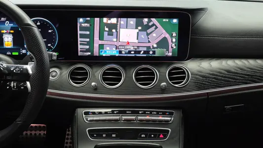 Mercedes-Benz E-Class W213 E220d 4MATIC AMG Line 2022 33