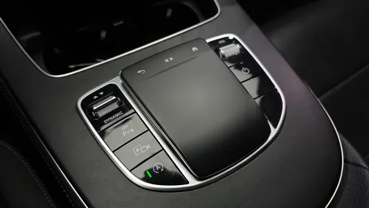 Mercedes-Benz E-Class W213 E220d 4MATIC AMG Line 2022 29