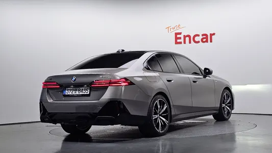 BMW 5 Series (G60) 530i xDrive M 2025