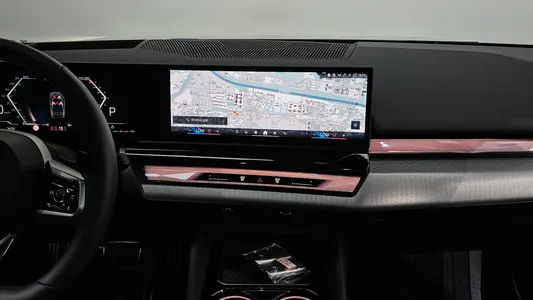 BMW 5 Series (G60) 530i xDrive M 2025 12
