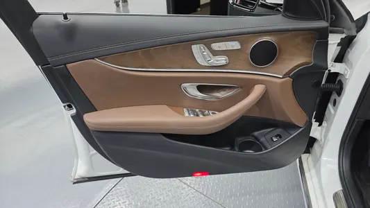 Mercedes-Benz E-Class W213 E220d 4MATIC 2021 24