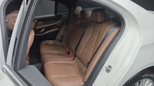 Mercedes-Benz E-Class W213 E220d 4MATIC 2021 26