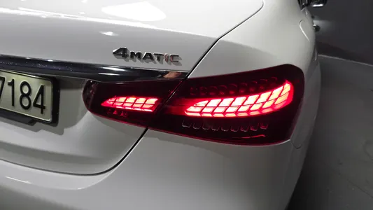 Mercedes-Benz E-Class W213 E220d 4MATIC 2021 23