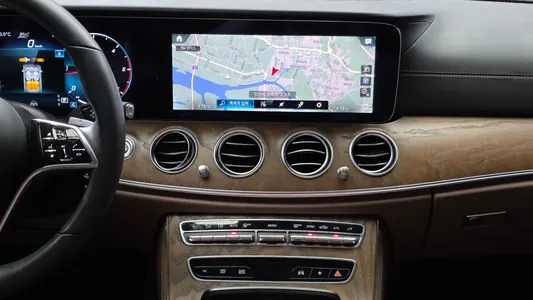 Mercedes-Benz E-Class W213 E220d 4MATIC 2021 33