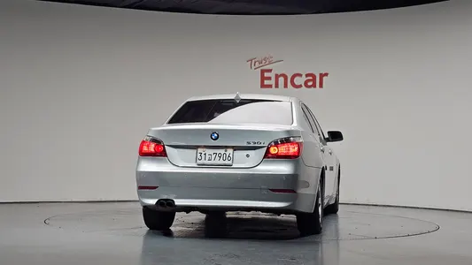 BMW 5 Series (E60) 523i 2006 4