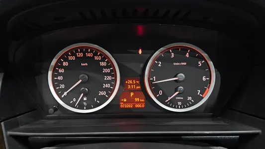 BMW 5 Series (E60) 523i 2006 8