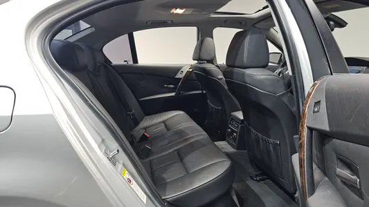 BMW 5 Series (E60) 523i 2006 11