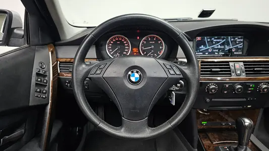 BMW 5 Series (E60) 523i 2006 13