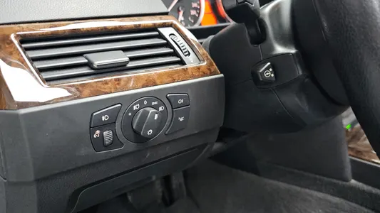 BMW 5 Series (E60) 523i 2006 14
