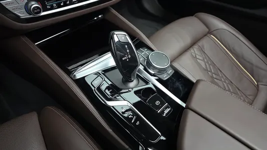 BMW 5 Series (G30) 530e M 2021 8