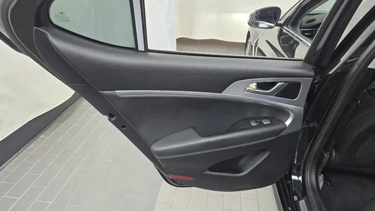 Genesis G70 2.0T 2018 25