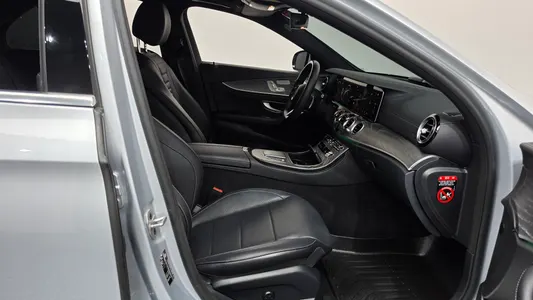 Mercedes-Benz E-Class W213 E350 4MATIC AMG Line 2022 26