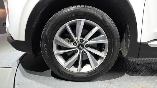 Hyundai TM 2.0 2WD 2020 4