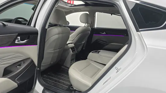 Kia K7 2020 11