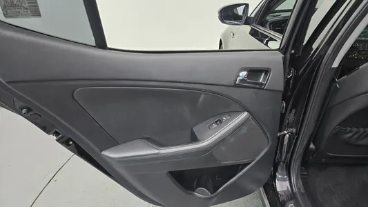 Kia K5 2011 25