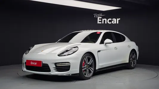 Porsche 4.8 GTS 2016