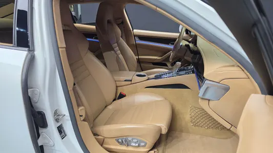 Porsche 파나메라 4.8 GTS 2016 11