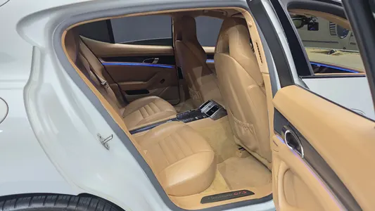 Porsche 파나메라 4.8 GTS 2016 12