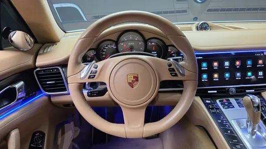 Porsche 파나메라 4.8 GTS 2016 13