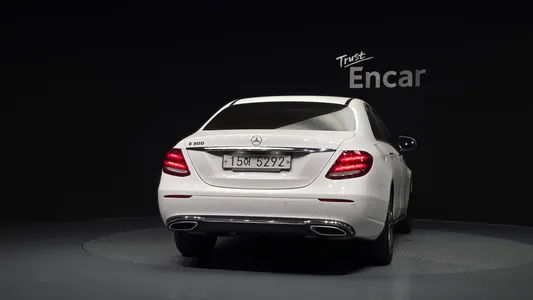 Mercedes-Benz E-Class W213 E300 2019 4