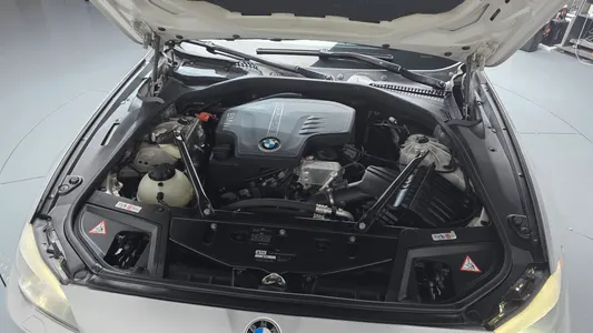 BMW 5 Series (F10) 528i 2013 5