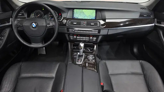 BMW 5 Series (F10) 528i 2013 6