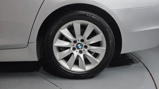 BMW 5 Series (F10) 528i 2013 21