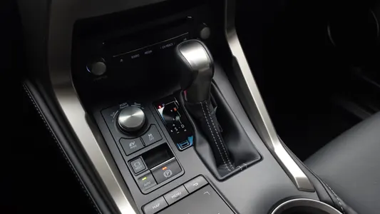 Lexus NX300h 2017 9