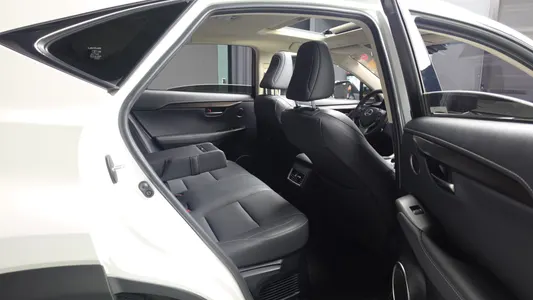 Lexus NX300h 2017 11