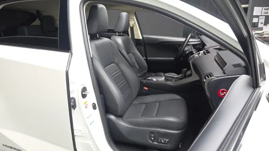 Lexus NX300h 2017 26