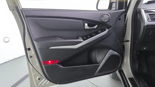 KG Mobility C 2.0 CVT 2WD 2014 24