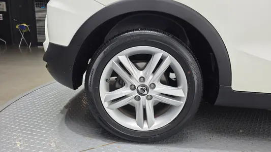 KG Mobility Tivoli LX 2WD 2015 5