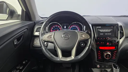 KG Mobility Tivoli LX 2WD 2015 13