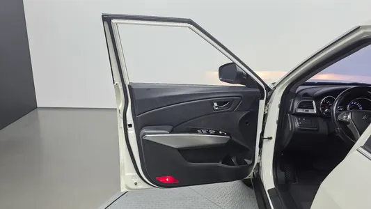 KG Mobility Tivoli LX 2WD 2015 24
