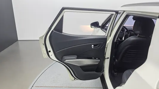 KG Mobility Tivoli LX 2WD 2015 25