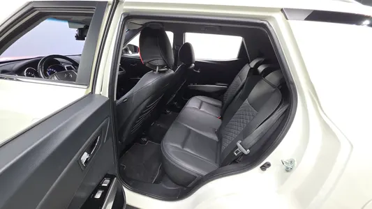 KG Mobility Tivoli LX 2WD 2015 26