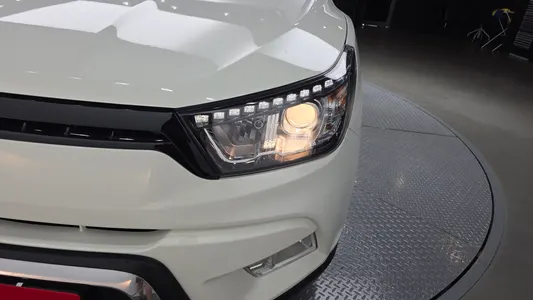 KG Mobility Tivoli LX 2WD 2015 22