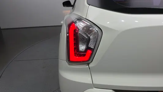 KG Mobility Tivoli LX 2WD 2015 23