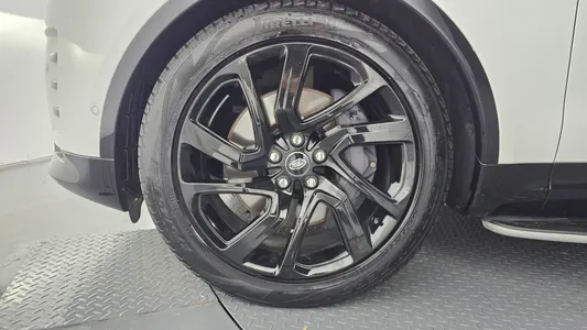 Land Rover 5 P360 R- SE 2023 4