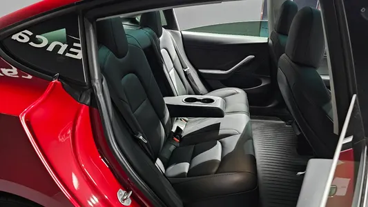 Tesla 3 AWD 2021 12
