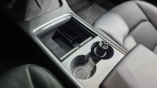 Tesla 3 AWD 2021 38