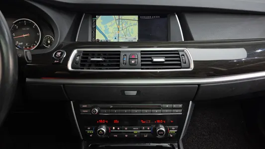 BMW 5 Series GT (F07) GT 30d xDrive 2015 14