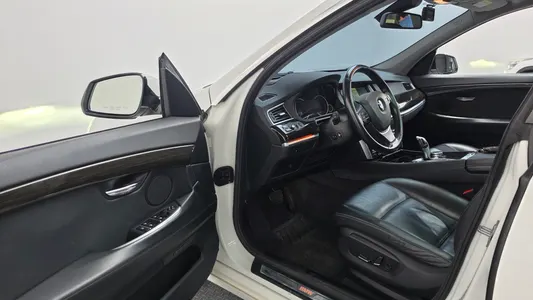 BMW 5 Series GT (F07) GT 30d xDrive 2015 10
